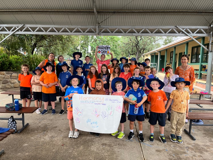 all students wearing orange to celebrate Harmony day